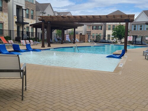 New 2-bedroom townhome in NRH near DFW/FIFA/ATT Stadium/Fort Worth