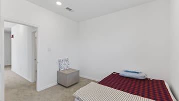2 chambres, fer et planche à repasser, Wi-Fi, draps fournis