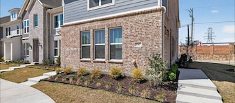 New 2-bedroom townhome in NRH near DFW/FIFA/ATT Stadium/Fort Worth