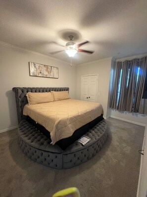 Room - Cozy 1-bedroom apartment in amazing Houston with AC and gym access. (Houston)