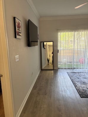 Interior - Cozy 1-bedroom apartment in amazing Houston with AC and gym access. (Houston)