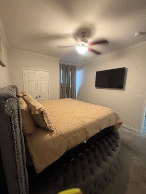 Room - Cozy 1-bedroom apartment in amazing Houston with AC and gym access. (Houston)