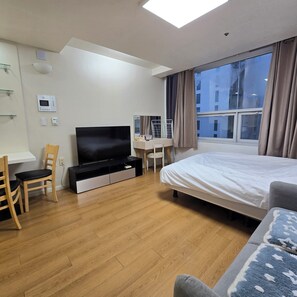 Iron/ironing board, WiFi, bed sheets - Stay at We've House in Gangnam. The accommodation is 5 minutes from COEX. (Seoul)