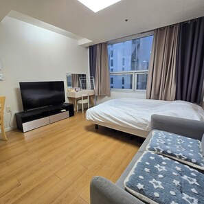 Iron/ironing board, WiFi, bed sheets - Stay at We've House in Gangnam. The accommodation is 5 minutes from COEX. (Seoul)