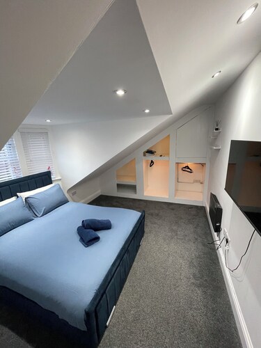 Stylish 2BR Duplex - Central & Spacious