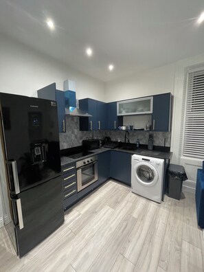 Microwave, oven, stovetop - Stylish 2BR Duplex - Central & Spacious (Sunderland)