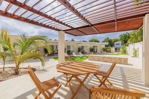 屋外ダイニングエリア