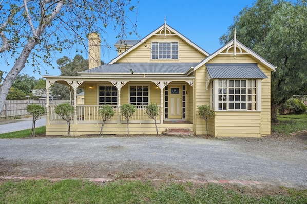 Exterior - The Ultimate Holiday Haven: 2 Party Spaces & Bar! (Clyde)