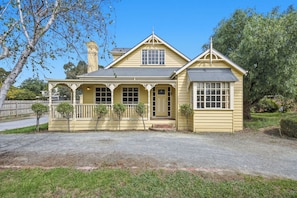 Exterior - The Ultimate Holiday Haven: 2 Party Spaces & Bar! (Clyde)