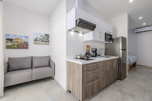 Fridge, microwave, stovetop, coffee/tea maker - Modern 1BR1BA AptOasis w/Pool, BBQ & Patio Access (Oranjestad)