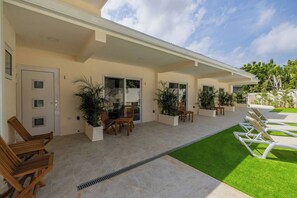 Terrace/patio - New Relaxing 1BR1B Apt w/Shared Pool, BBQ & Patio (Oranjestad)