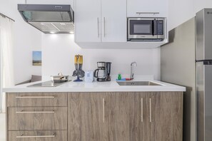 Private kitchen - New Relaxing 1BR1B Apt w/Shared Pool, BBQ & Patio (Oranjestad)