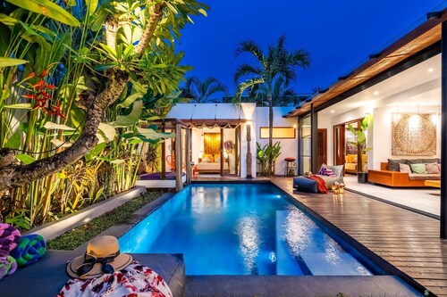 Designer 3BR w/ Private Pool • 5' drive @Beach • BBQ Facility • Seminyak–Canggu