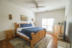 3 bedrooms, iron/ironing board, WiFi, bed sheets - Wears Valley Retreat: Hot Tub, Playhouse, Fire Pit - Minutes to Pigeon Forge (Pigeon Forge)