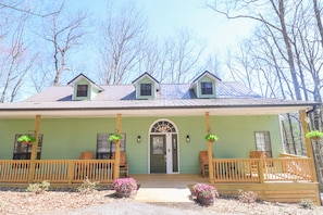 Exterior - Wears Valley Retreat: Hot Tub, Playhouse, Fire Pit - Minutes to Pigeon Forge (Pigeon Forge)