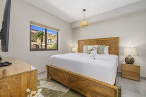 Iron/ironing board, WiFi - Modern 1BR1BA Retreat @ GoldCoast  Pools  Tennis (Noord)