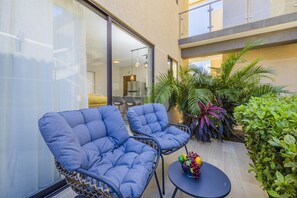 Terrace/patio - Modern 1BR1BA Retreat @ GoldCoast  Pools  Tennis (Noord)