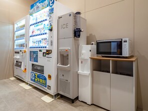 Vending machine - Toyoko Inn Kure-eki (Kure)
