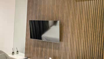 Studio, Balcony, City View | Interior