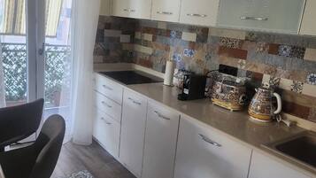 Microwave, dishwasher, espresso maker, coffee/tea maker