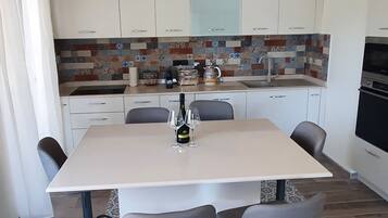 Apartment, 3 Bedrooms, City View | Private kitchen | Microwave, dishwasher, espresso maker, coffee/tea maker