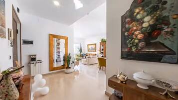 Appartamento, 3 camere da letto, vista città | Area soggiorno