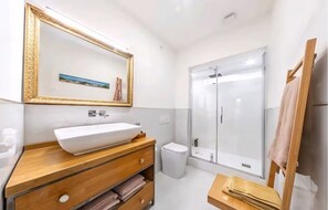 Apartment, 3 Bedrooms, City View | Bathroom - VT Rentals (Roma)