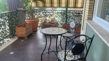 Appartamento, 3 camere da letto, vista città | Terrazza/patio