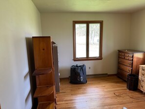 Interior - NFL ready 30 min from stadium Charming 3-bedroom bungalow Harrison City (harrison city)