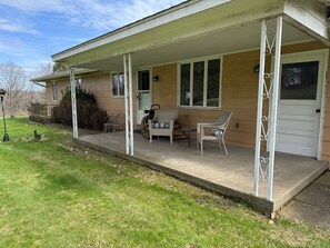 Exterior - NFL ready 30 min from stadium Charming 3-bedroom bungalow Harrison City (harrison city)