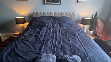 1 habitación, tabla de planchar con plancha, wifi y ropa de cama