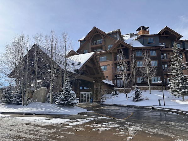 Exterior - 4-bedroom resort in superb Breckenridge with ski in/out access (Breckenridge)