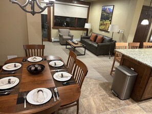 Dining - 4-bedroom resort in superb Breckenridge with ski in/out access (Breckenridge)