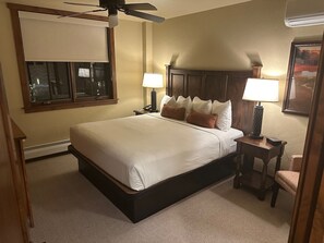 Room - 4-bedroom resort in superb Breckenridge with ski in/out access (Breckenridge)