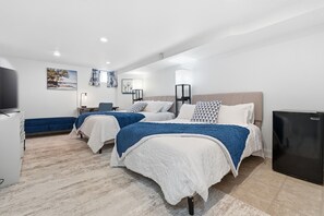 3 bedrooms, desk, iron/ironing board, free WiFi - Stylish 3-bedroom Escape in charming Alexandria 5 Min to Old Town, Metro Nearby (Alexandria)