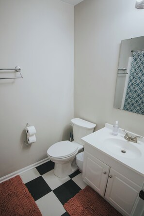 Towels, soap, toilet paper - 6 Mins Walk to Transfer Co Food Hall/Downtown #C (Raleigh)