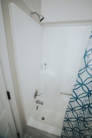 Towels, soap, toilet paper - 6 Mins Walk to Transfer Co Food Hall/Downtown #C (Raleigh)