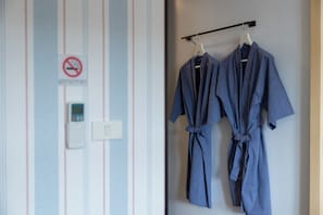 Family Suite, 2 Bedrooms | Room amenity