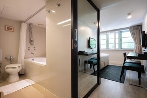 City-Studio | Badezimmer | Kostenlose Toilettenartikel, Haartrockner, Handtücher, Seife