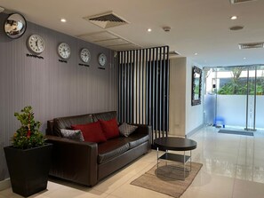 Lobby - 24 Inn at BTS Phrom Phong (Klong Toei)