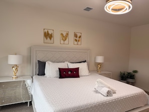 5 bedrooms, internet, bed sheets