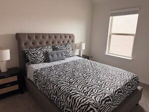 Internet, bed sheets - Spacious and Modern 5-bedroom in Legacy Hills, Celina (Celina)