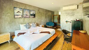 Chambre supérieure, 1 très grand lit, vue sur la mer