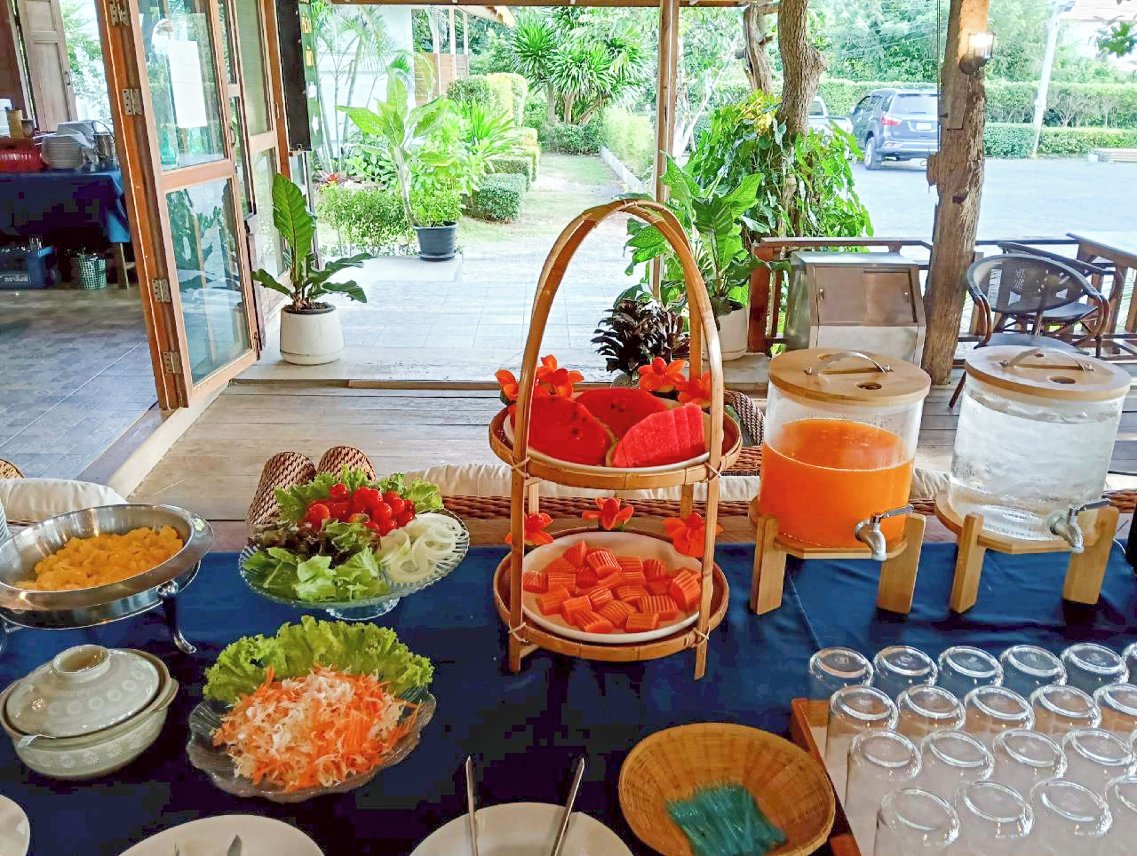 Petit déjeuner buffet servi tous les jours en supplément