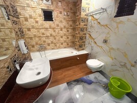 Luxury Suite, City View | Bathroom | Towels, soap, shampoo, toilet paper
