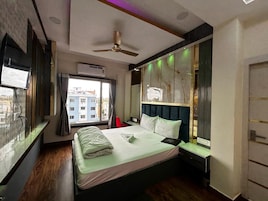 Deluxe Double Room, City View | Desk, laptop workspace, blackout curtains, soundproofing