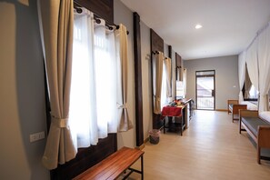Desk, free WiFi - Cozy Lanna Hotel (Chiang Mai)