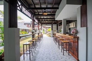 Outdoor dining - Cozy Lanna Hotel (Chang Wat Chiang Mai)