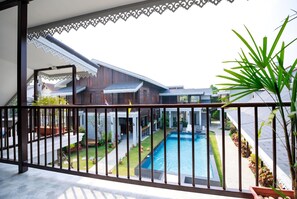 Deluxe Triple Room, Balcony, Pool View | Kolam renang | Kolam renang terbuka 