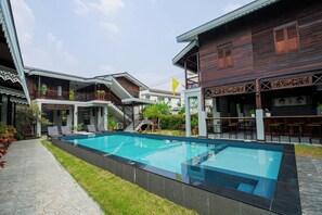 Kolam renang outdoor